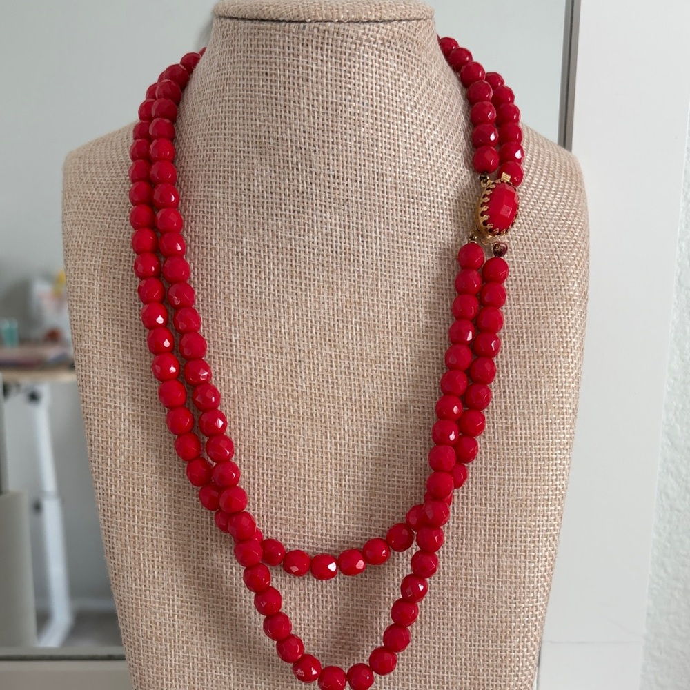Vintage                               Elegant Red Glass Beaded Necklace - Picture 2 of 7
